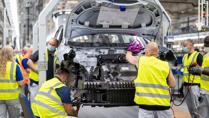 I fornitori dell’automotive sperano nella benzina sintetica per sopravvivere alla rivoluzione elettrica