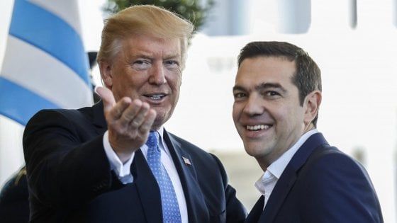 Tsipras vara il "dividendo sociale". Un miliardo a Natale ai più poveri
