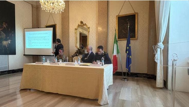 Terra dei Fuochi, riunioni operative in Prefettura a Napoli e Caserta per coordinare polizie locali
