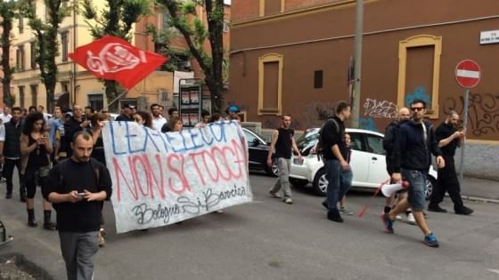Diede l'acqua agli occupanti, inchiesta sul sindaco di Bologna
