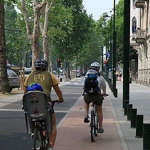 Le trasformazioni di Torino si scoprono dal sellino di una bicicletta