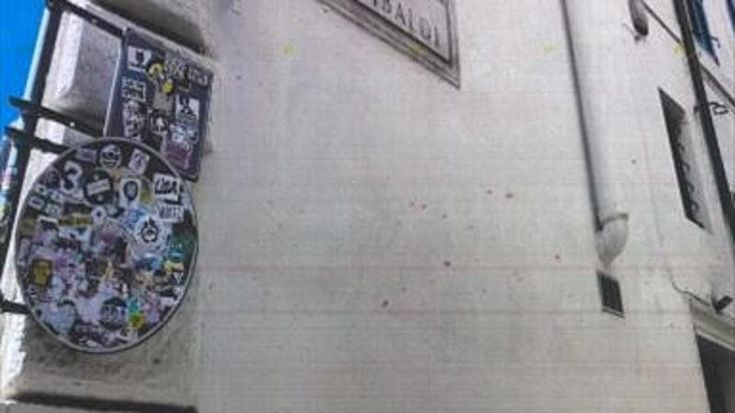 Segnaletica stradale vandalizzata in Centro: residenti presentano un dossier al Comune
