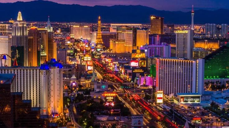 Las Vegas, la fine del buffet gratis sulla Strip. Ora l’aperitivo del casinò è un genere di lusso