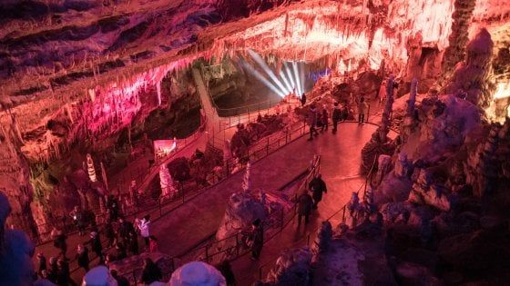 Grotte di Postumia: emozioni natalizie  nel profondo della terra