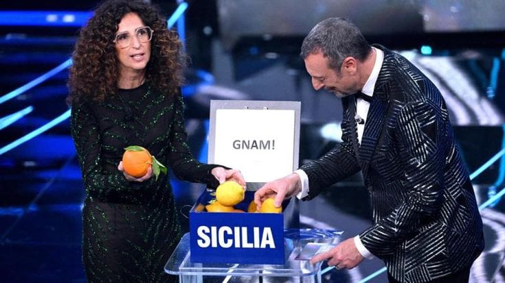 Teresa Mannino, il monologo a Sanremo: “Ragioniamo ancora come duemila anni fa”