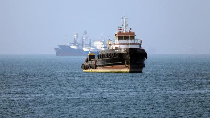 Lampi di guerra nello Stretto: a picco i barchini di Teheran, tornano i missili sugli Emirati