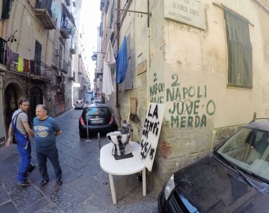 Quartieri spagnoli, sfregio alla Juventus 