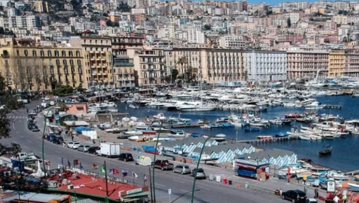Napoli, 51enne travolto in via Caracciolo nella notte: è in pericolo di vita