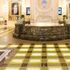 Oro alle stelle, l’hotel di Macao vende i lingotti del pavimento per fare cassa: “Buona occasione”