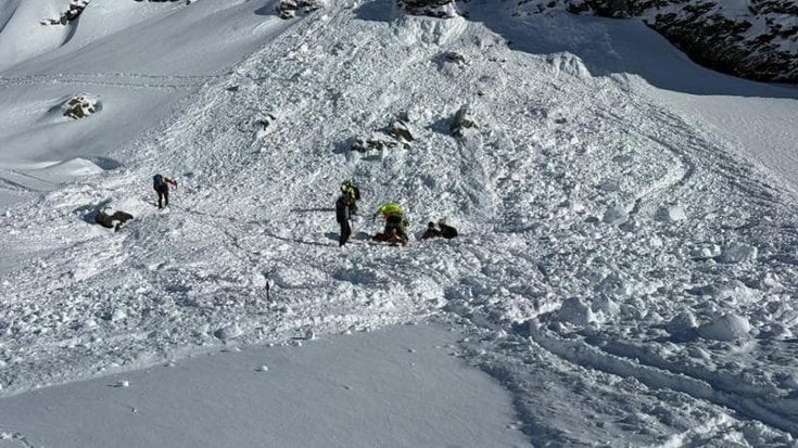 Tre valanghe in poche ore, due feriti sulle Alpi
