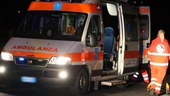 Bari, scooter finisce contro lo spartitraffico: 17enne muore nello schianto