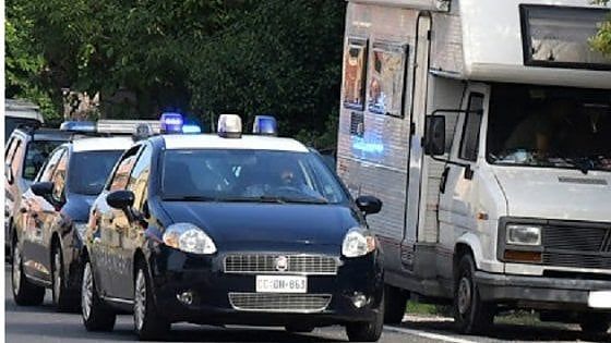 Torino, tentano di rubare un camper: cinque arrestati. "Volevamo usarlo come dormitorio"