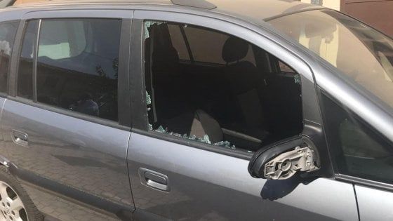 Bambino si chiude in auto e resta bloccato sotto il sole. Ucciso dal calore 