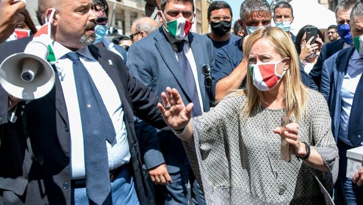 Elezioni, in Campania scoppia la protesta in Fratelli d'Italia: "Sindaci e consiglieri regionali esclusi dalle liste"