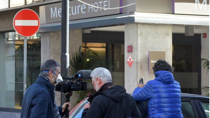 I turisti isolati in albergo: "La nostra vita da reclusi"