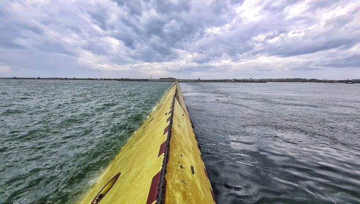 Venezia, San Marco si sgretola per i cantieri bloccati e il Mose è in ritardo