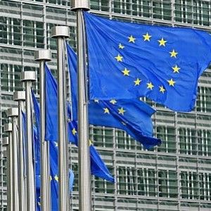 Sondaggi, Pd primo partito stacca il M5s. Forza Italia si ferma al 19%. Renzi: "Non ci pensiamo, portano sfiga"