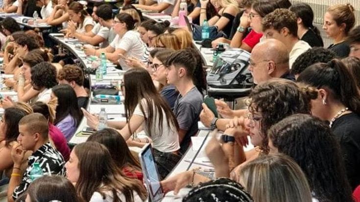 La voglia di università che torna a quarant’anni: “Ci serve per la carriera”