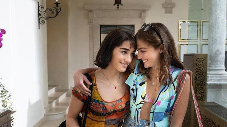 ‘The white lotus’, a pochi giorni dalla premiazione, l’Italia è già nella storia degli Emmy grazie a Sabrina Impacciatore e Simona Tabasco