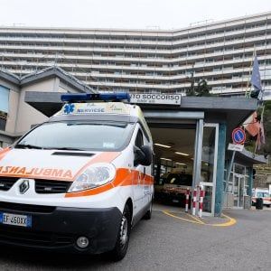 Radioterapia al San Martino, l'allarme dei sindacati: "Da settembre si rischia il tilt"