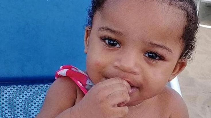 Bambina ingoia una pila e muore: “Ecco i sintomi e come intervenire contro quel silent killer”