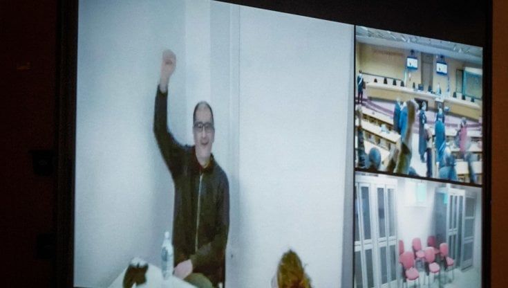 Chi è Alfredo Cospito, il primo anarchico condannato al carcere duro