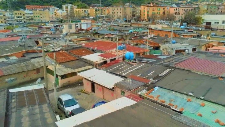 Messina, via le baracche ma duemila famiglie vogliono un altro tetto