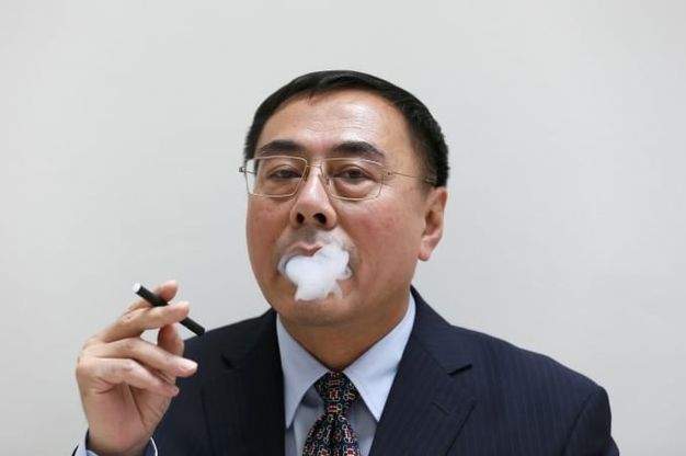 Il segreto di Mister Lik: “Così ho inventato il fumo elettronico” 