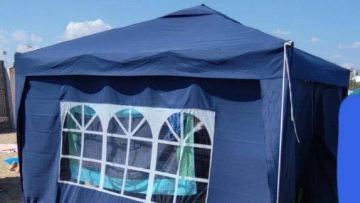 Monopoli, in spiaggia con una maxi tenda: multata famiglia di Bari