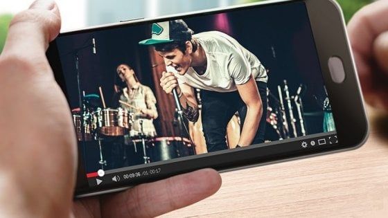 Gli italiani trascorrono ogni giorno 3 ore e 40 minuti a guardare video sul web