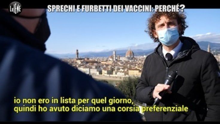 Vaccini a parenti e amici al Mandela Forum di Firenze, la denuncia in tv: "Ho telefonato al mio figliolo e gliel'ho fatto"
