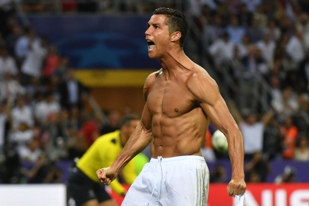 Finale Champions: Ronaldo segna il rigore decisivo e inizia lo spogliarello