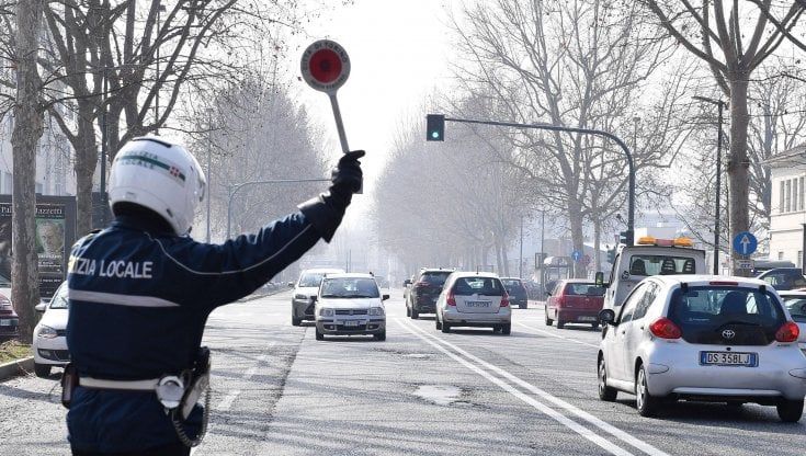 Auto, rimbalzo europeo a marzo: le immatricolazioni salgono del 62%, per Stellantis è +140%