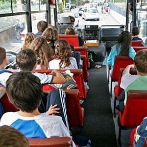 Torino, il trucco della "penna ricordo" per truffare i ragazzini in gita: tre denunciati