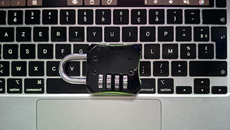 Difendersi sempre, controllare tutto: il prezzo invisibile della sicurezza digitale