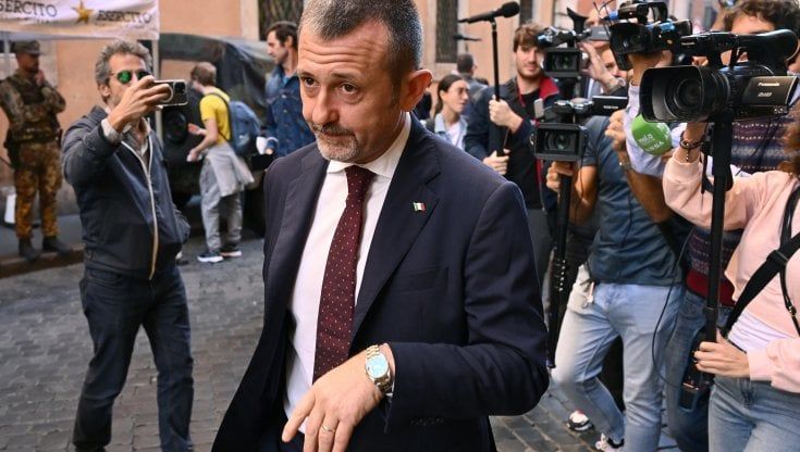La trincea di Delmastro: "Non mi dimetto. Chiamato da Meloni: le ho dato doverosi chiarimenti. Ma ho riferito a Donzelli atti non secretati"