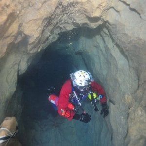 Salvo e riportato in superficie lo speleologo ferito a 300 metri di profondità nelle Alpi del Cuneese