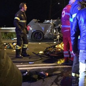 Scontro forse per una mancata precedenza: un morto e cinque feriti a Nichelino