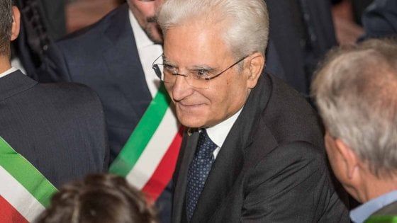 Lecce blindata per Mattarella: il Presidente della Repubblica inaugura il teatro Apollo