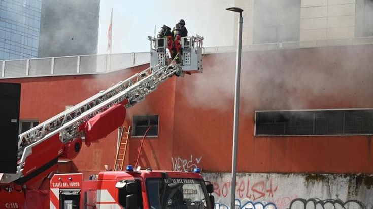 Principio d’incendio alla stazione Garibaldi: ore di disagi per treni cancellati e ritardi