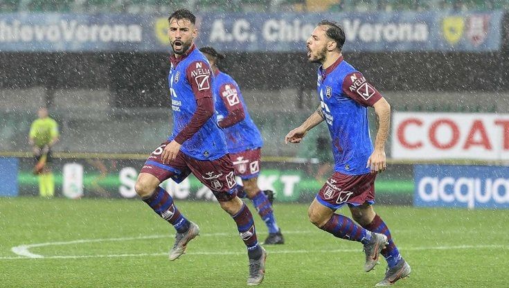 Serie B: il Chievo torna a vincere, 2-0 al Pisa. Pescara, sei positivi