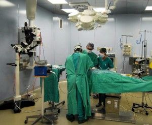 Un batuffolo di cotone dimenticato nel cranio<br />sei medici indagati per la morte di una donna