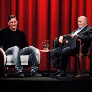 Roma, Totti si confessa in Tv  "Spalletti è un grande, non mi fa giocare ma spero rimanga"