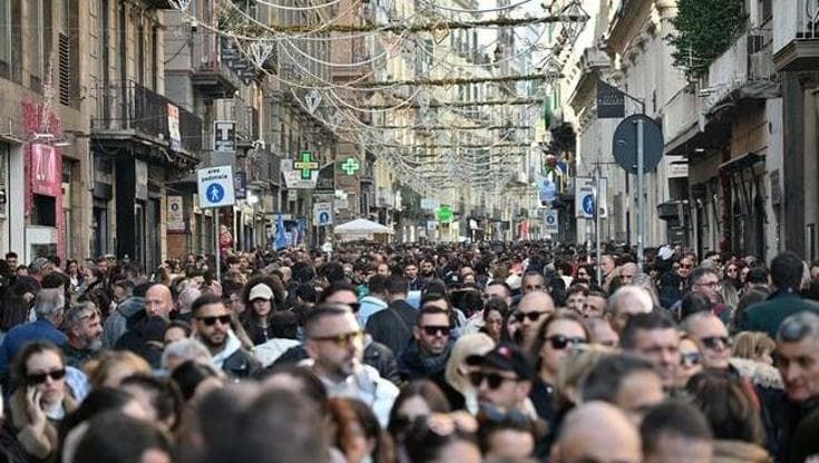 A Napoli turismo mordi e fuggi. Operatori: tassa di ingresso. San Gregorio “passerella per selfie”