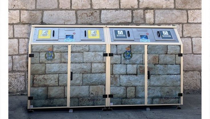 Puglia, nei porti arrivano le ecoisole: i pescatori possono gettare i propri rifiuti e quelli raccolti in mare 