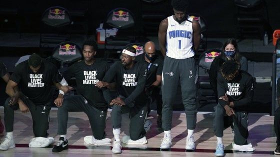 Basket, Nba: Antetokounmpo trascina Milwaukee. Isaac non si inginocchia durante l'inno