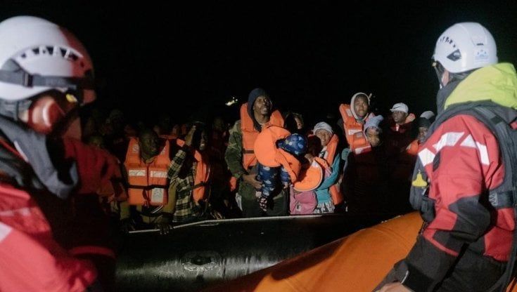 Il Natale dei migranti in mare. Un neonato tra i mille salvati 