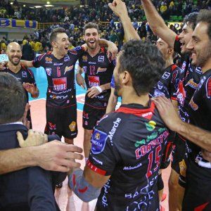 Volley, Superlega: la Lube vince a Modena e vola sola al comando