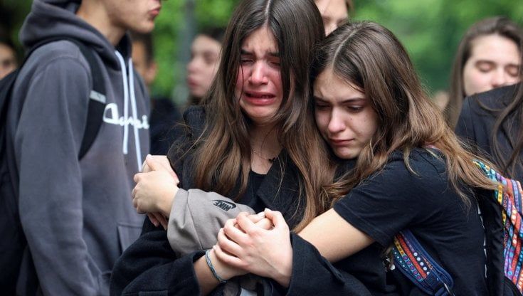 Strage di Belgrado, parla Andy, l'amico del killer bambino: "Nella nuova classe lo chiamavano sfigato" 