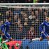 Conte dà una lezione a Mourinho: il Chelsea vince 4-0, poi è polemica. Pareggia il Manchester City